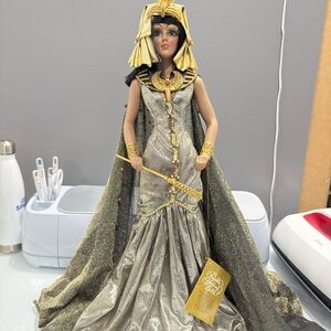 Franklin Mint Cleopatra Porcelain Doll Egyptian Heirloom Dolls 18"